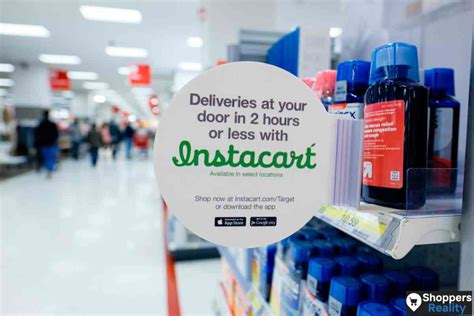 Costco curbside pickup cost via Instacart in Chicago, IL: Instacart+ members have no pickup fees (and get 5% back when they use pickup); and non-members typically pay a flat $1.99 fee. Small basket fees apply to some pickup orders below $35. There are no tips required for pickup orders. Learn more about Instacart pricing. 